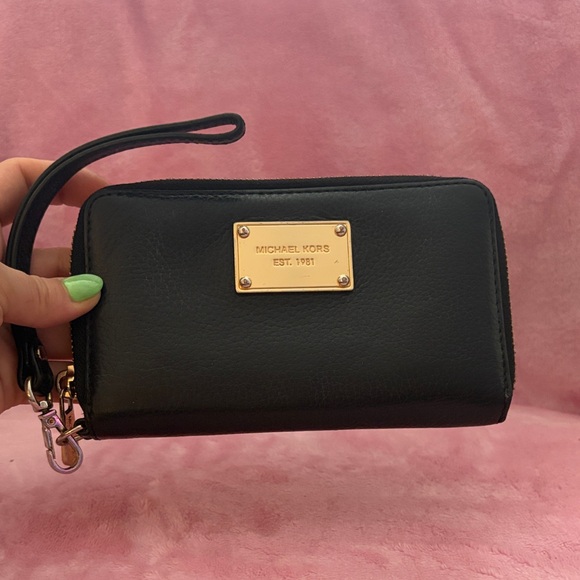 Michael Kors Handbags - Michael Kors Jet Set Black Pebbled Leather Wristlet